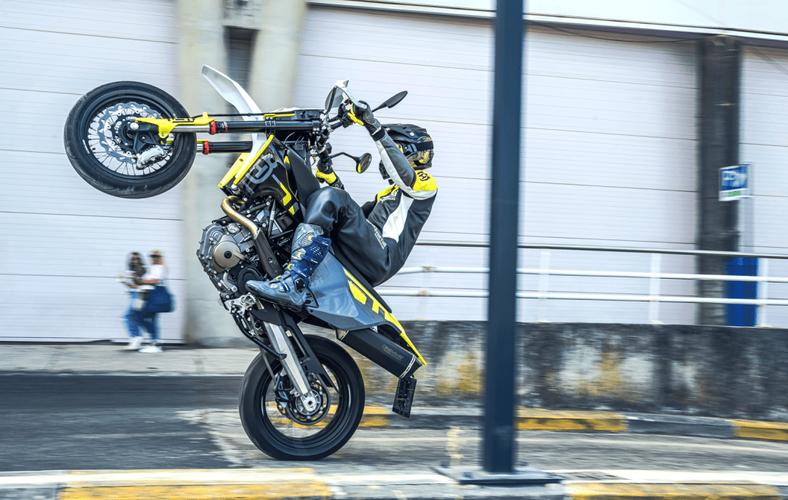 Motocross Twin 2023 Husqvarna 701 Supermoto & Enduro